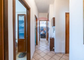 Hall / corridoio - Quadrilocale Via Pietro De Logu
 
27, Catania - foto 20