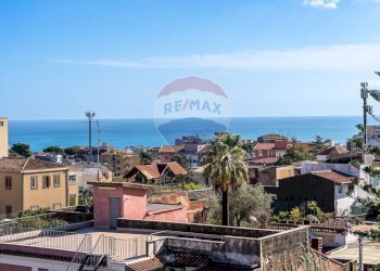 Vista dell\'acqua - Quadrilocale Via Pietro De Logu
 
27, Catania - foto 22