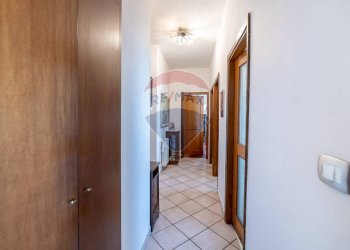 Hall / corridoio - Quadrilocale Via Pietro De Logu
 
27, Catania - foto 24