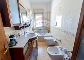 Bagno - Quadrilocale Via Pietro De Logu
 
27, Catania - foto 25