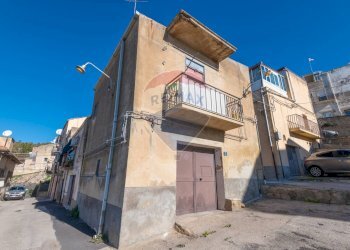 Edificio all\'aperto - Casa indipendente Via Parisi
 
4, Caltagirone - foto 2