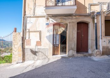 Casa all\'aperto - Casa indipendente Via Valentino
 
1, Caltagirone - foto 6