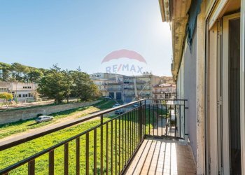 Balcone - Quadrilocale Via Spiridione Libertini, 56 / Via Pò, Caltagirone - foto 10