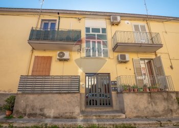 Edificio all\'aperto - Trilocale Via Corrado Luigi Guzzanti Muratore
 
5, Mineo - foto 1