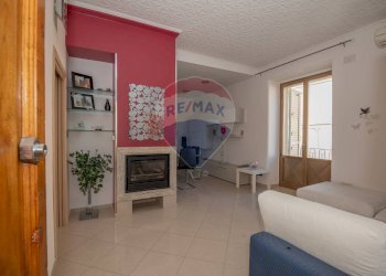 Soggiorno - Trilocale Via Corrado Luigi Guzzanti Muratore
 
5, Mineo - foto 8