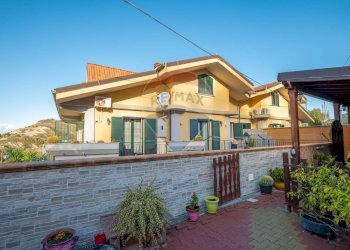 Casa all\'aperto - Villa via giorgio la pira
 
8, Mineo - foto 1