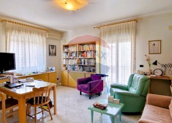 Sala da pranzo - Villa VIA FILIPPO MEDA
 
77, Giarre - foto 32