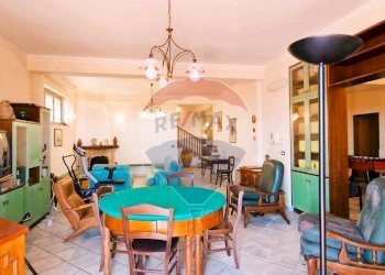 Sala da pranzo - Villa VIA FILIPPO MEDA
 
77, Giarre - foto 90