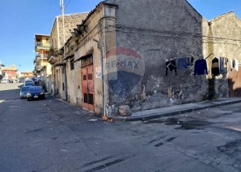 Edificio all\'aperto - Casa indipendente Via Tripoli
 
53/55/57, Catania - foto 1