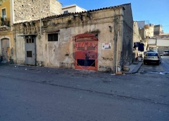 Edificio all\'aperto - Casa indipendente Via Tripoli
 
53/55/57, Catania - foto 3