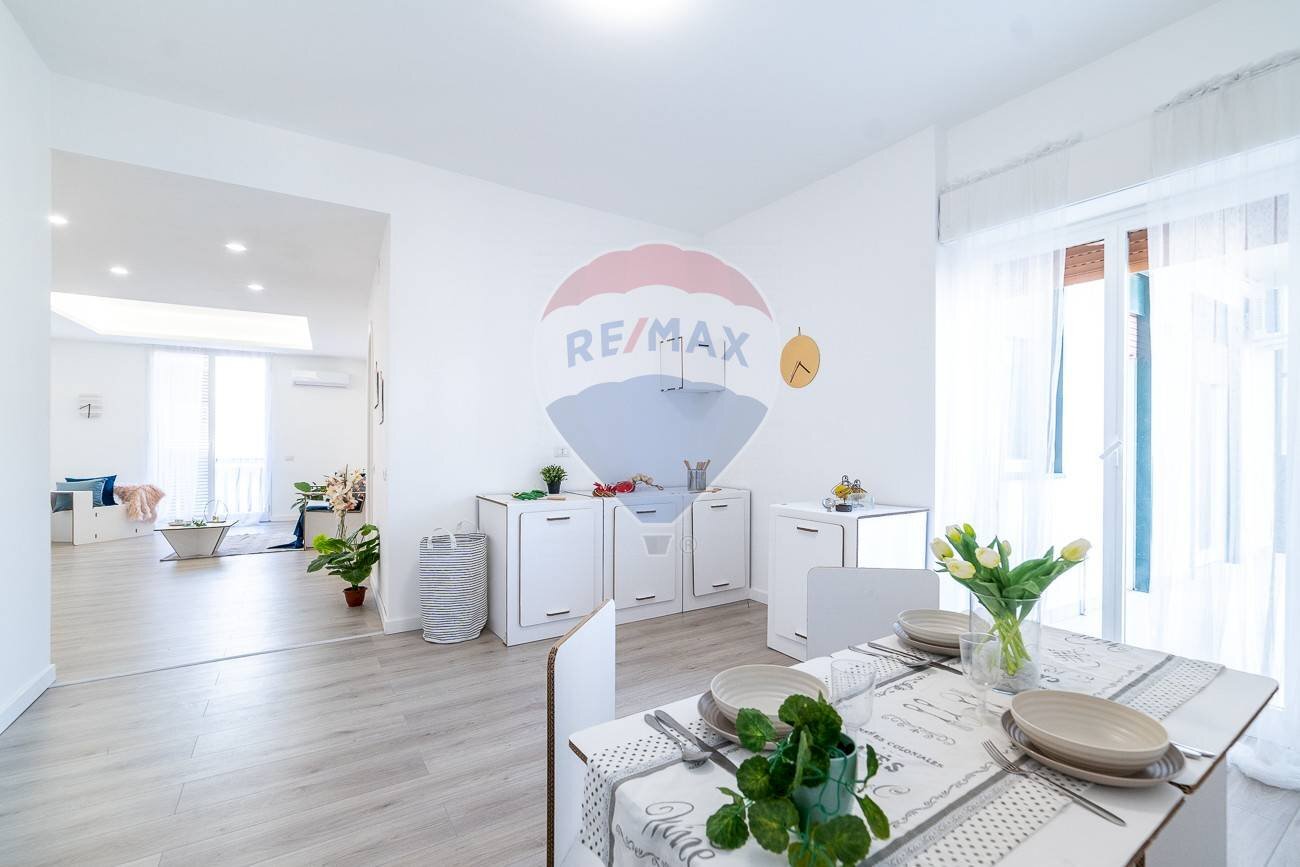 Sala da pranzo - Quadrilocale Via Vittorio Emanuele
 
101, Aci Catena - foto 1