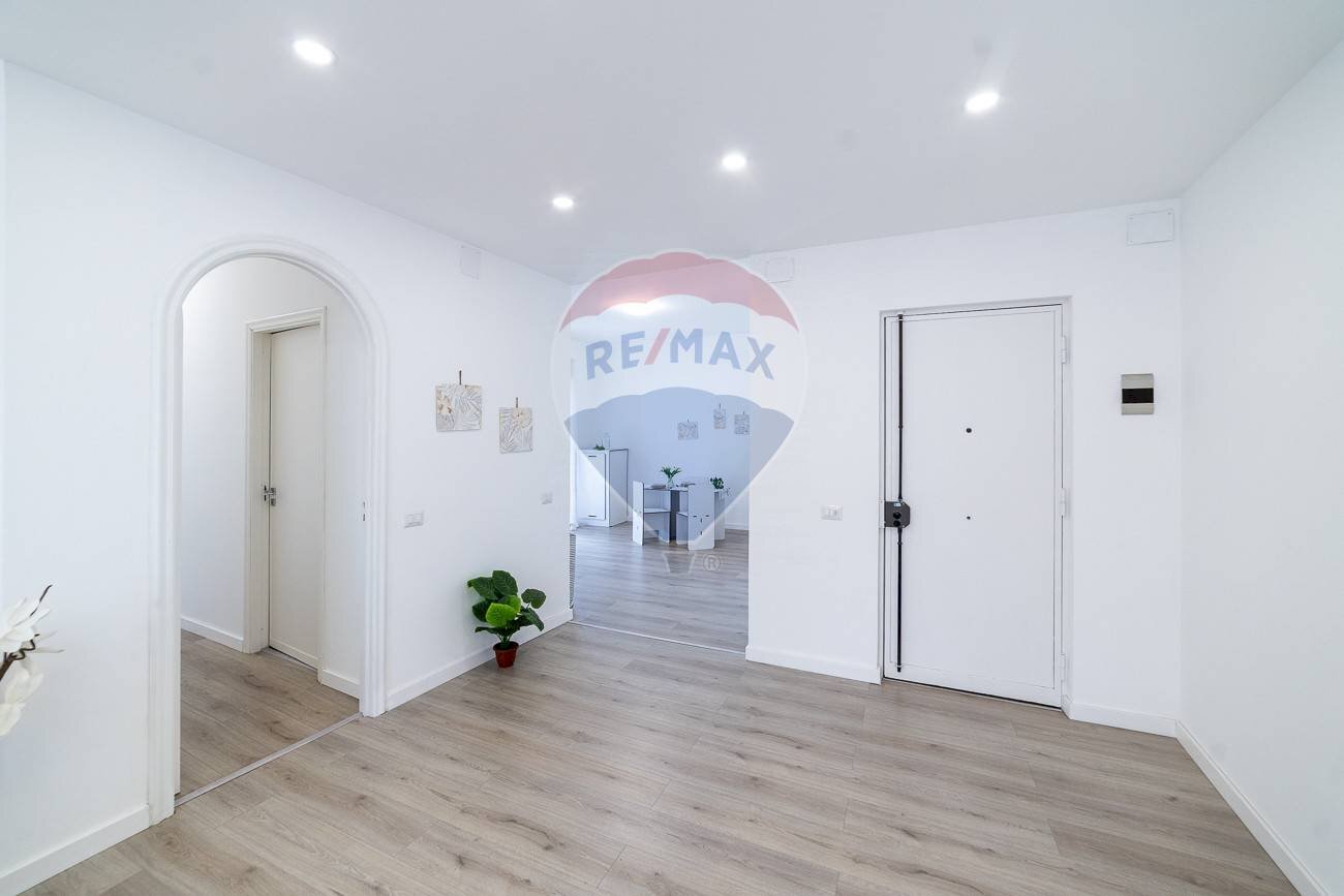 Stanza vuota - Quadrilocale Via Vittorio Emanuele
 
101, Aci Catena - foto 3