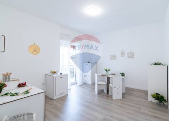 Ufficio - Quadrilocale Via Vittorio Emanuele
 
101, Aci Catena - foto 6