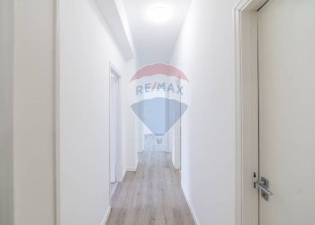 Hall / corridoio - Quadrilocale Via Vittorio Emanuele
 
101, Aci Catena - foto 11