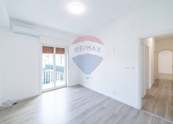 Stanza vuota - Quadrilocale Via Vittorio Emanuele
 
101, Aci Catena - foto 12