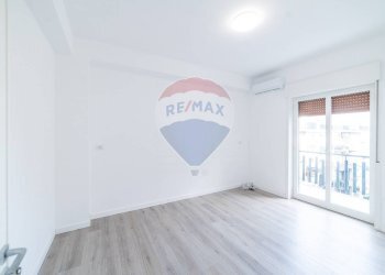 Stanza vuota - Quadrilocale Via Vittorio Emanuele
 
101, Aci Catena - foto 13