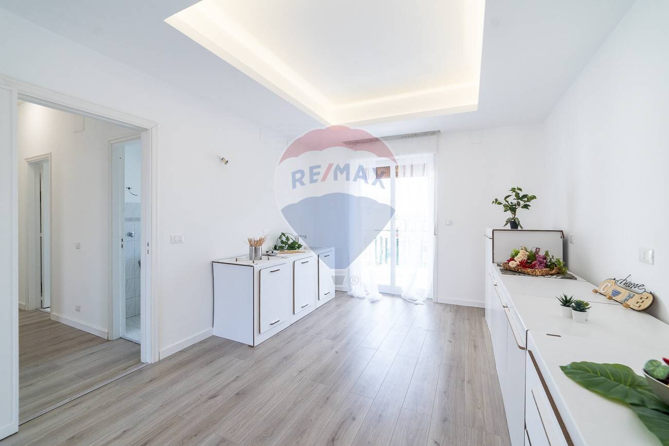 Soggiorno - Quadrilocale via vittorio emanuele
 
101, Aci Catena - foto 3