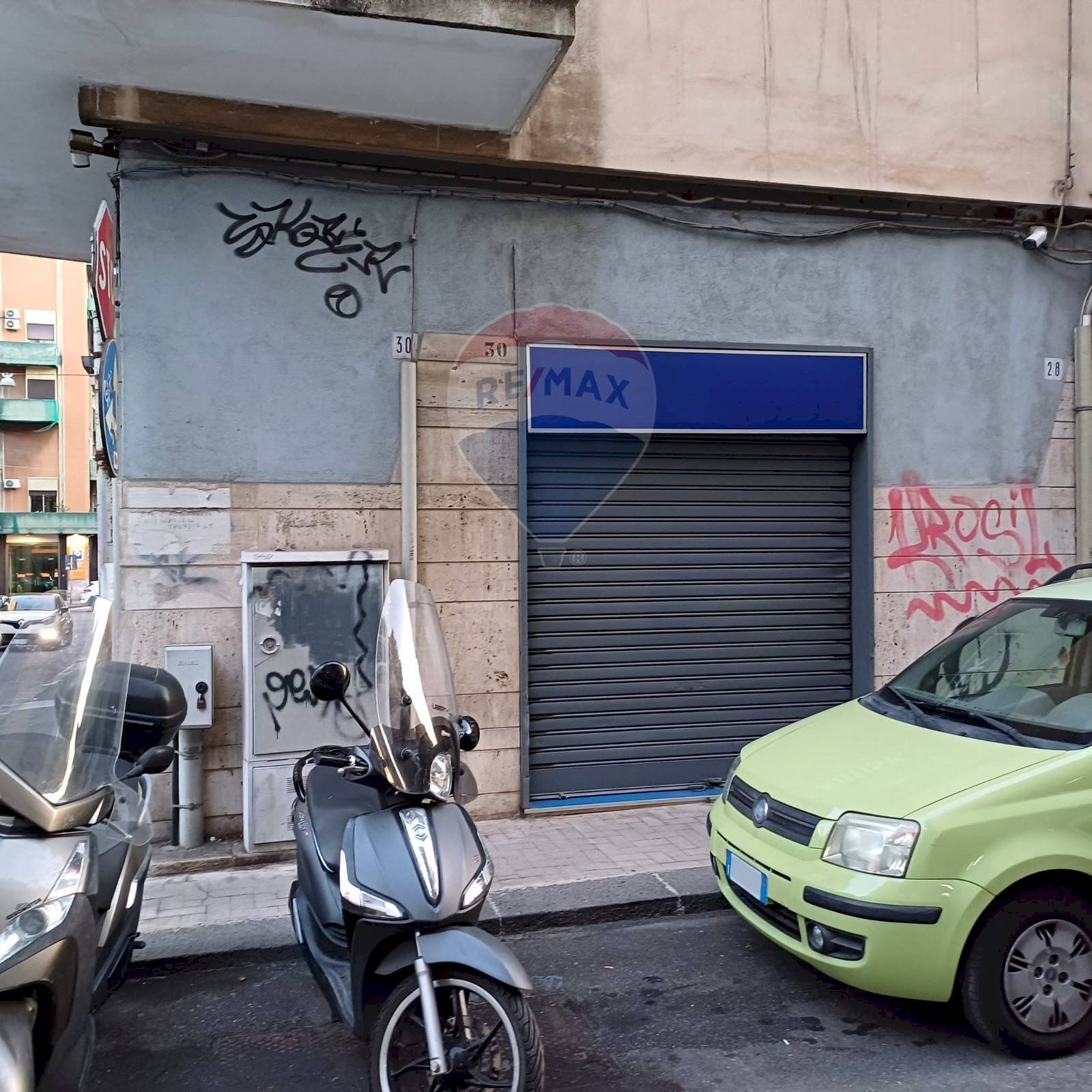 Edificio all\'aperto - Negozio Via Enna
 
1, Catania - foto 2