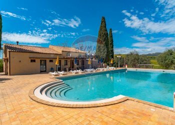 Piscina - Agriturismo Contrada Fontana Pietra - Sp 37/II
 
Snc, Caltagirone - photo 1