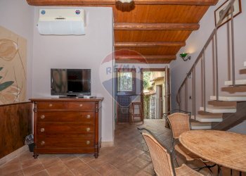 Sala da pranzo - Agriturismo Contrada Fontana Pietra - Sp 37/II
 
Snc, Caltagirone - photo 7