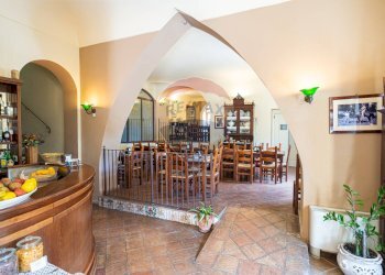 Sala da pranzo - Agriturismo Contrada Fontana Pietra - Sp 37/II
 
Snc, Caltagirone - photo 11