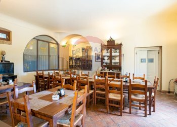 Sala da pranzo - Agriturismo Contrada Fontana Pietra - Sp 37/II
 
Snc, Caltagirone - photo 12