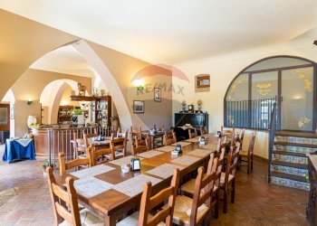 Sala da pranzo - Agriturismo Contrada Fontana Pietra - Sp 37/II
 
Snc, Caltagirone - photo 13