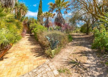 Giardino - Agriturismo Contrada Fontana Pietra - Sp 37/II
 
Snc, Caltagirone - photo 21