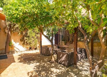 Giardino - Agriturismo Contrada Fontana Pietra - Sp 37/II
 
Snc, Caltagirone - photo 33