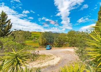 Giardino - Agriturismo Contrada Fontana Pietra - Sp 37/II
 
Snc, Caltagirone - photo 36