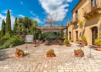 Giardino - Agriturismo Contrada Fontana Pietra - Sp 37/II
 
Snc, Caltagirone - photo 38