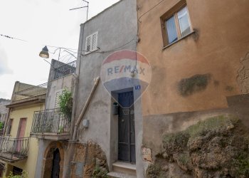 Edificio all\'aperto - Casa indipendente Via Volta carmito
 
16-18, Caltagirone - foto 1