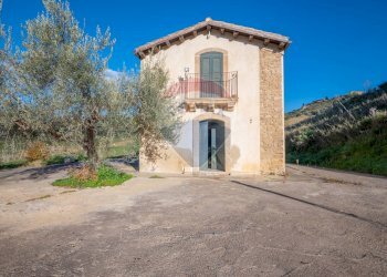 Casa all\'aperto - Villa Via Euripide
 
35, Caltagirone - foto 1