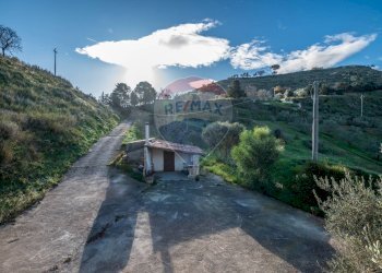 Vista delle montagne - Villa Via Euripide
 
35, Caltagirone - foto 8