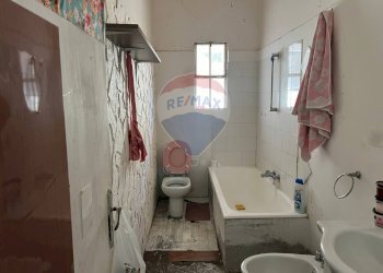 Bagno - Trilocale Via Vittorio Emanuele
 
104/B, Gravina di Catania - foto 7