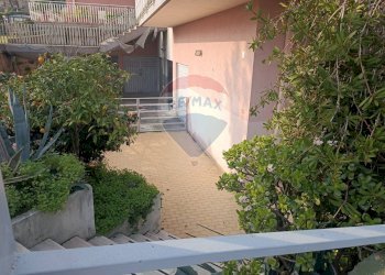 Giardino - Bilocale Via Dafni
 
6, Aci Catena - foto 5