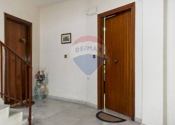 Hall / corridoio - Quadrilocale Via Antonio Gramsci
 
12, Gravina di Catania - foto 4