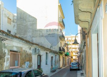 Edificio all\'aperto - Bilocale Via Carluccio Amato
 
15, Augusta - foto 1