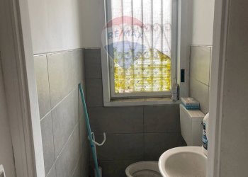 Bagno - Locale Commerciale via giovanni fattori
 
22, Catania - foto 11