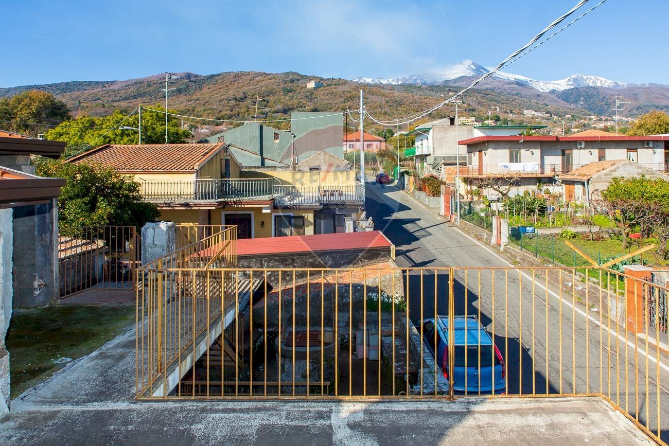 Casa all\'aperto - Casa indipendente via  Sarro  Civita
 
78, Zafferana Etnea - foto 3