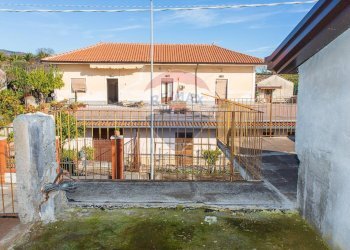 Casa all\'aperto - Casa indipendente via  Sarro  Civita
 
78, Zafferana Etnea - foto 7