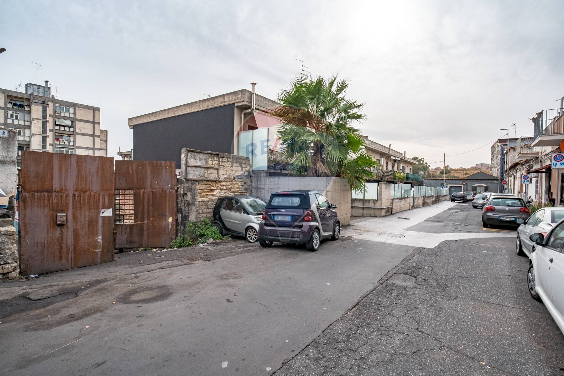 Edificio all\'aperto - Locale Commerciale Via Fratelli Bandiera
 
10, Catania - foto 2