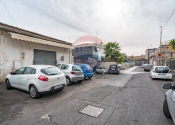 Edificio all\'aperto - Locale Commerciale Via Fratelli Bandiera
10, Catania - foto 6