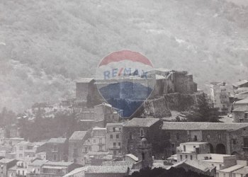 Edificio all\'aperto - Castle piazza castello
 
1, Piazza Armerina - photo 17