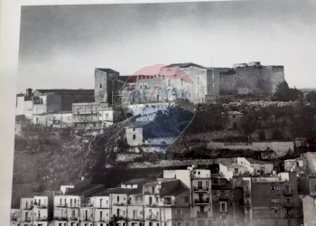 Edificio all\'aperto - Castle piazza castello
 
1, Piazza Armerina - photo 18