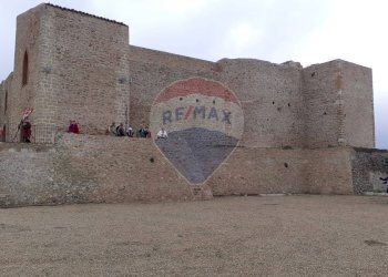 Edificio all\'aperto - Castle piazza castello
 
1, Piazza Armerina - photo 19