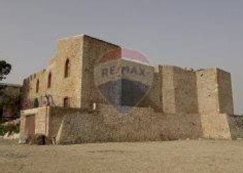 Edificio all\'aperto - Castle piazza castello
 
1, Piazza Armerina - photo 29