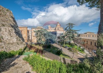 Edificio all\'aperto - Castle piazza castello
 
1, Piazza Armerina - photo 36