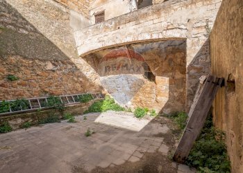 Terrazza - Castle piazza castello
 
1, Piazza Armerina - photo 57