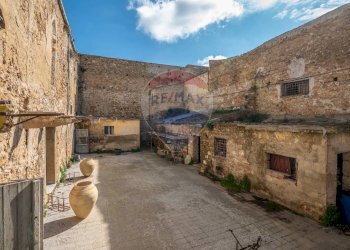 Casa all\'aperto - Castle piazza castello
 
1, Piazza Armerina - photo 67